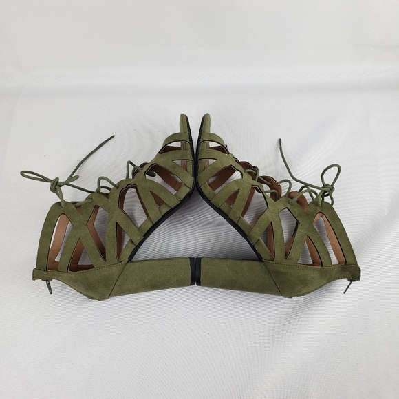 Gladiator Sandals with 3 inch heel in size 8.5 by Hotsoles - Picture 5 of 10